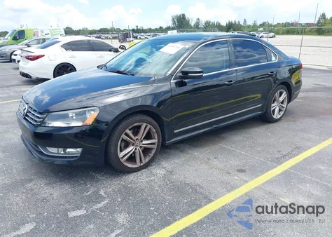 2015 Volkswagen Passat 1.8T Sel Premium z USA, uszkodzony, nr VIN 1VWCS7A37FC024731